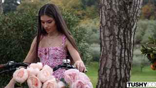 Русская красотка разрывает рутину: страстный триад с двумя мачо