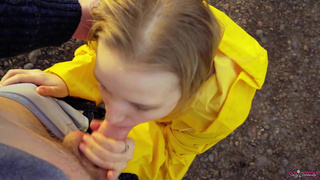 Встретил экс-девушку и трахнул ее в рот - откровенное уличное видео