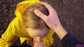 Встретил экс-девушку и трахнул ее в рот - откровенное уличное видео