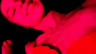 Горячий секс в розовом: страстные ласки и глубокий минет от Laruna и Mave