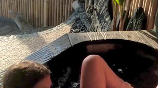 Молодые и дерзкие: дикий трах в загородном бассейне