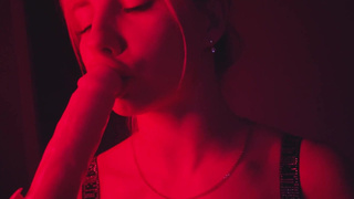 Beauty Vik1One shows how to do blowjob.mp4