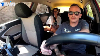 Откровенное видео в такси — горячая поездка с развязкой