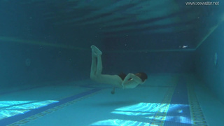 Ирина Руссака соблазняет в воде: горячее подводное видео