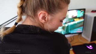 Доминантная красотка требует сперму в рот – жесткий минет и сочная концовка