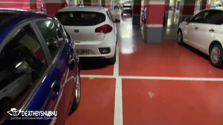 Отчаянная шалость: кончила на лицо и пошла гулять по торговому центру