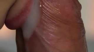 Ближе некуда: горячий ротик и стремительная разрядка