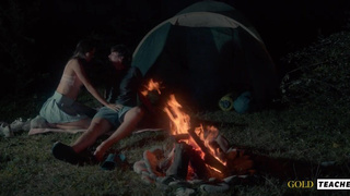 Горячие лесные приключения: трах у палатки под открытым небом