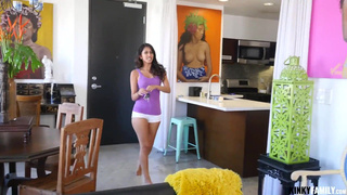 Развратная фантазия с Софией Леоне: жесткий секс втроем и стервозные ласки