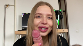 Дружеский секс-эксперимент: глубокий минет и проглоченная сперма