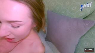 Двойные отношения: как он справляется с двумя девушками?