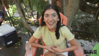 Игривые ласки под открытым небом – сочные моменты и страсть