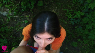 Горячая лесная страсть: дикий минёт в чаще