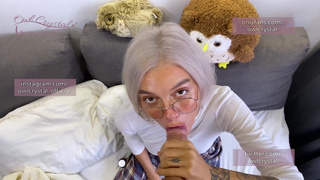 Горячий минет от сестренки – лучшее лекарство от тоски